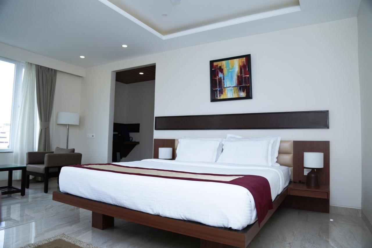 Hotel Prism - A Boutique Hotel Jorhāt Esterno foto