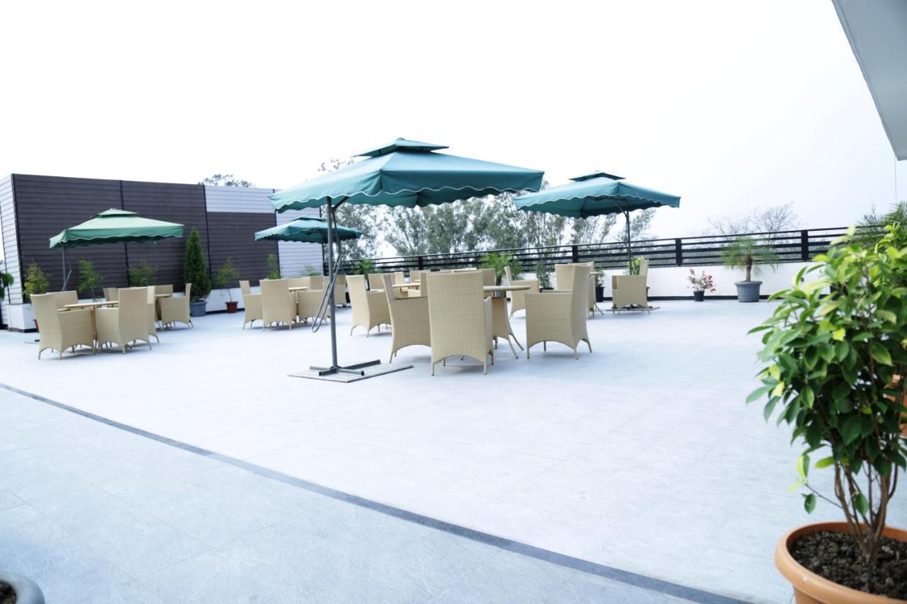 Hotel Prism - A Boutique Hotel Jorhāt Esterno foto
