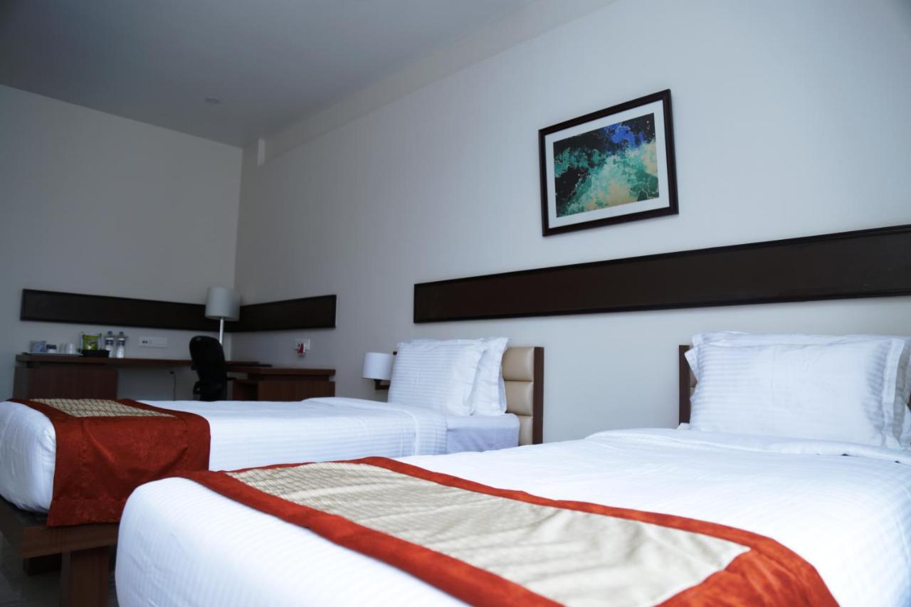 Hotel Prism - A Boutique Hotel Jorhāt Esterno foto