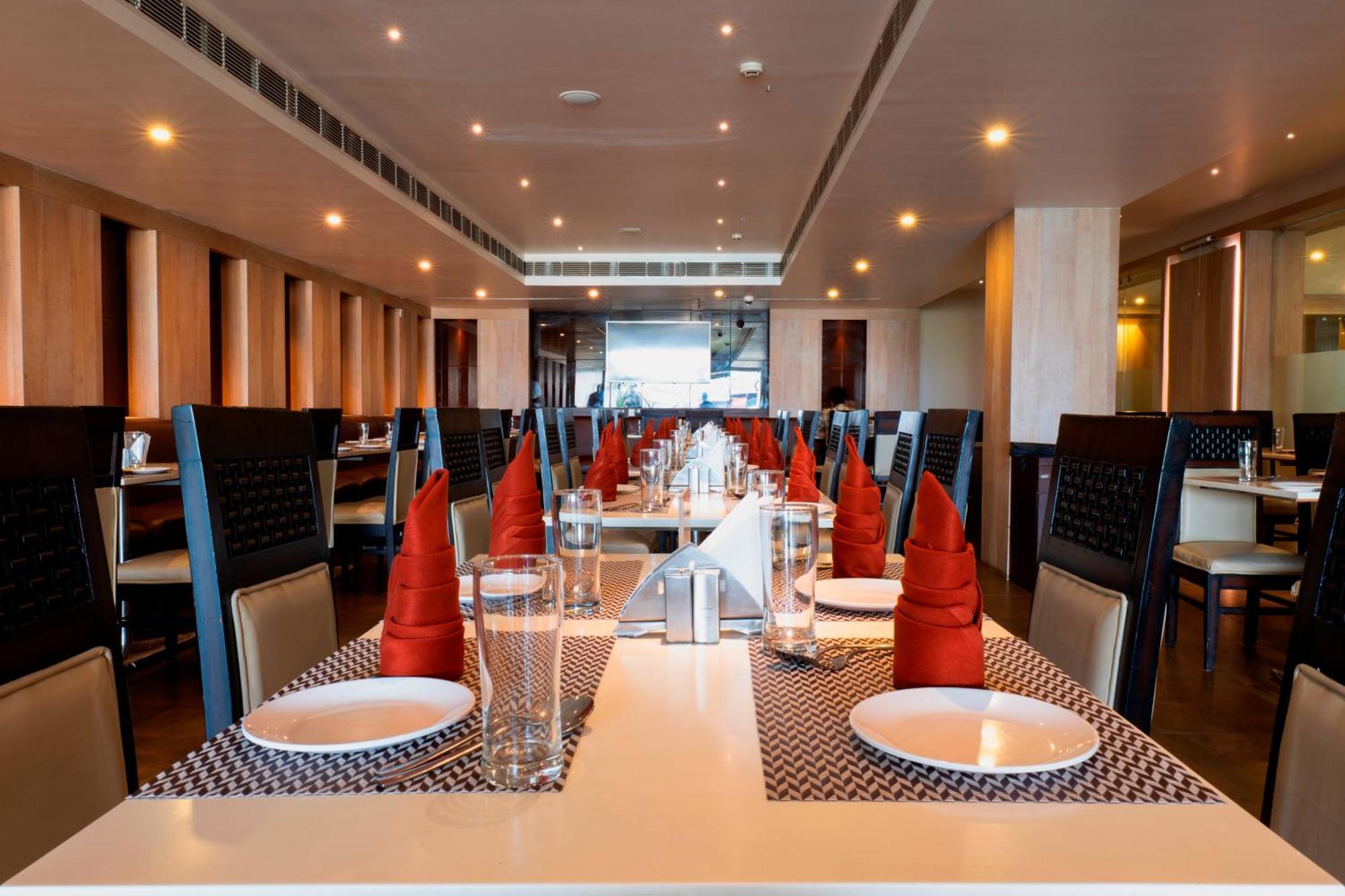 Hotel Prism - A Boutique Hotel Jorhāt Esterno foto